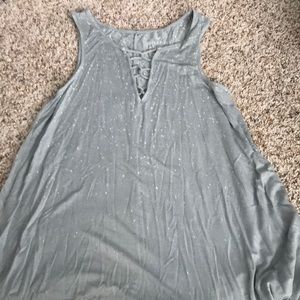 grey tank top